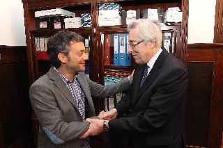 El alcalde de A Coruña ha sido recibido por el presidente del TSXG, Miguel Ángel Cadenas